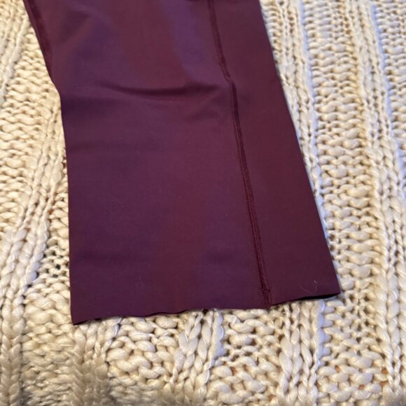 LuLuLemon. Midrise Bergundy Cropped Leggings woman’s size 12 - Picture 5 of 12